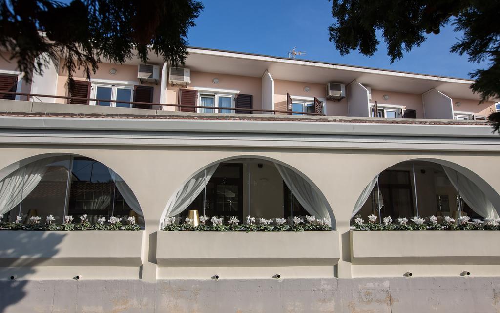Hotel La Settima Luna Савудрия Екстериор снимка