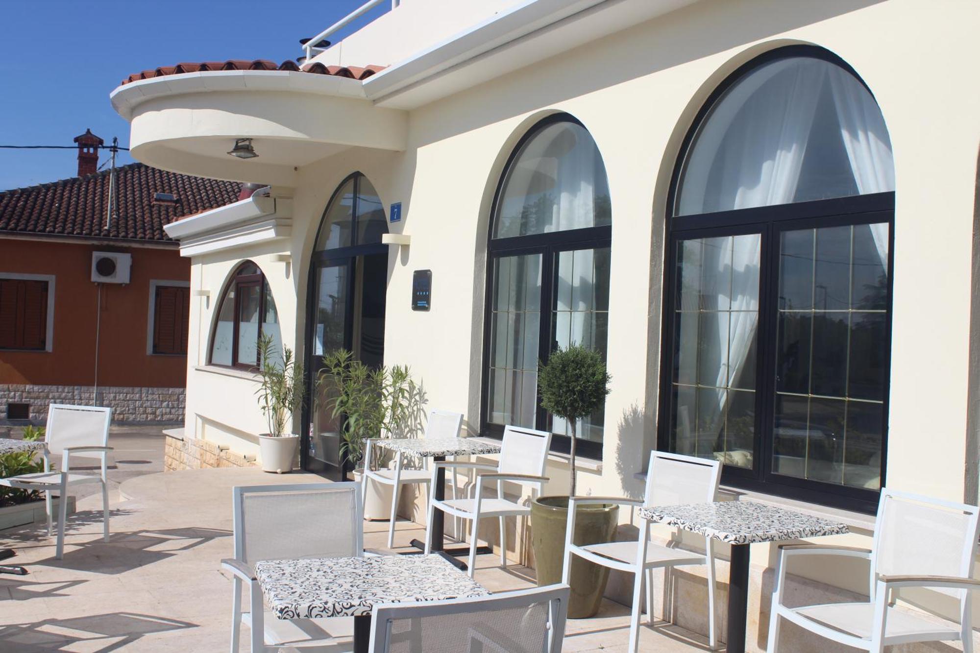 Hotel La Settima Luna Савудрия Екстериор снимка