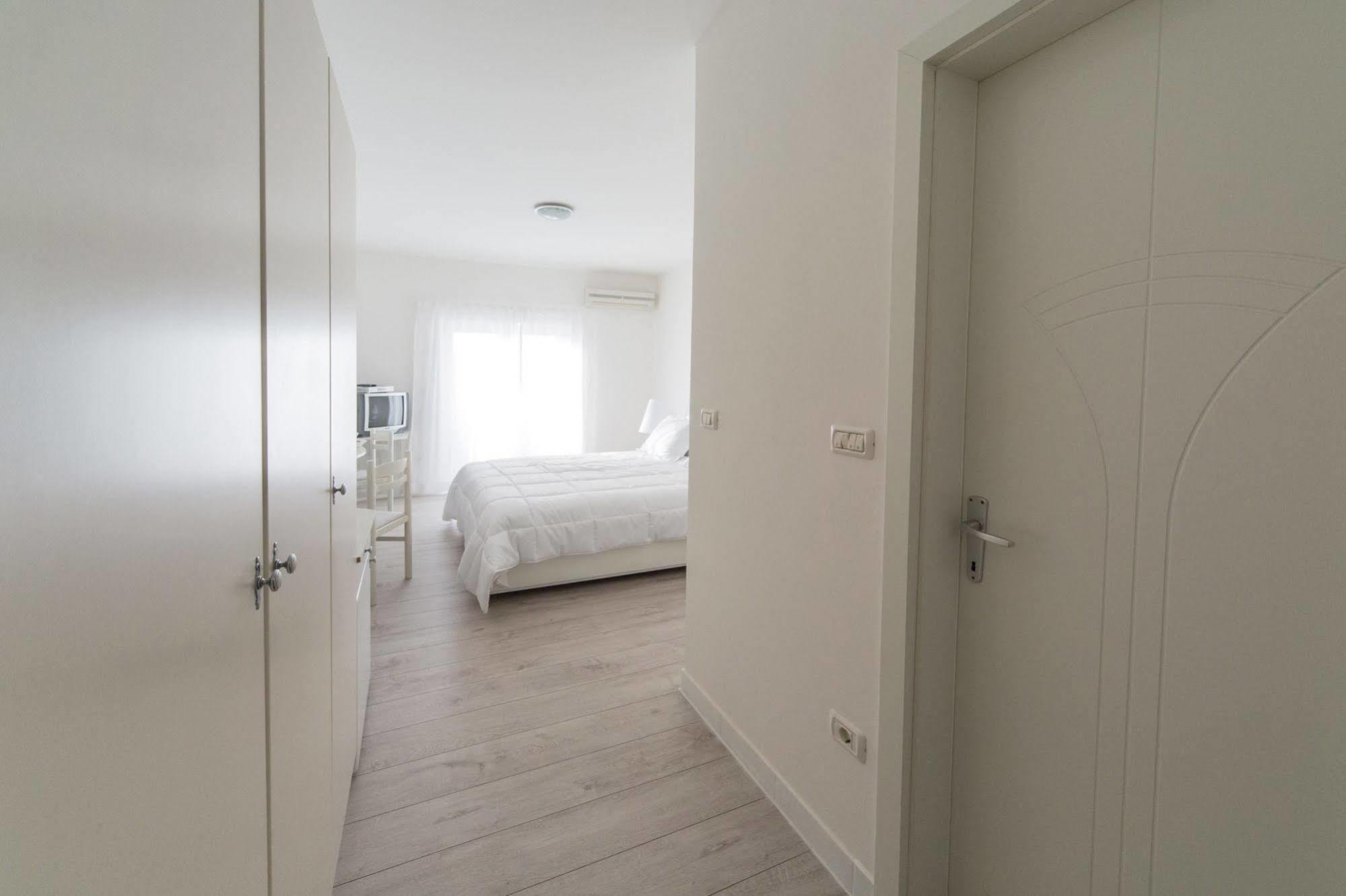 Hotel La Settima Luna Савудрия Екстериор снимка