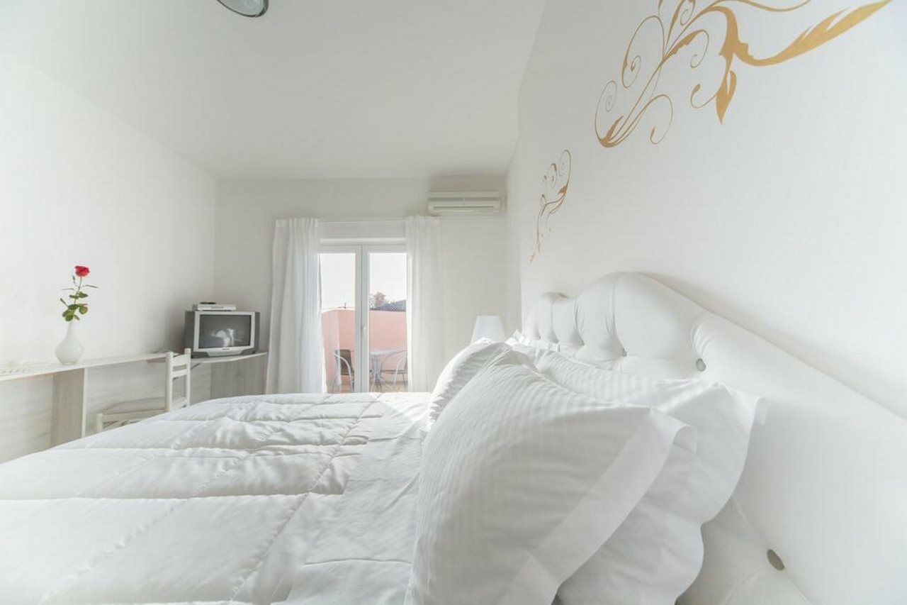 Hotel La Settima Luna Савудрия Екстериор снимка